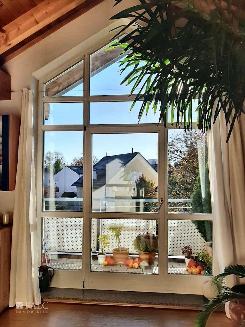 Wohnbereich Fensterfront frontal
