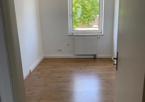 Zimmer 2 zur Straßenseite