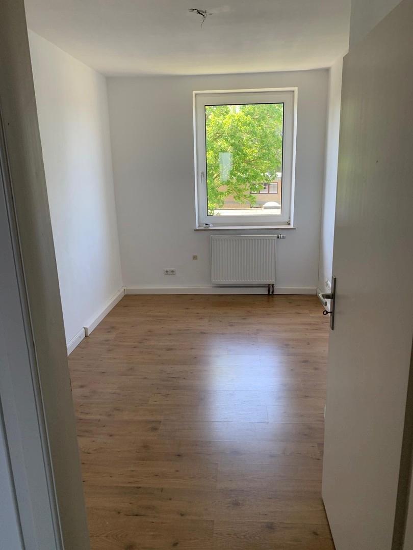 Zimmer 2 zur Straßenseite