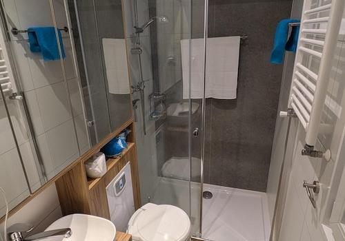 Bad mit Dusche