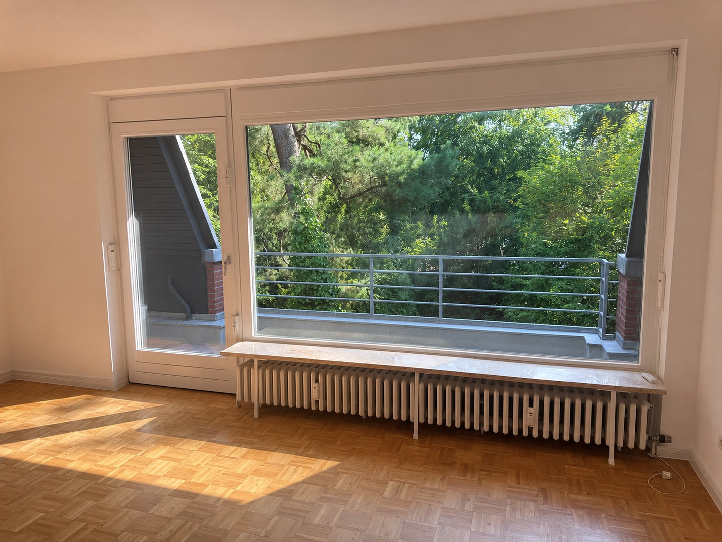 Durchgehende Fensterfront