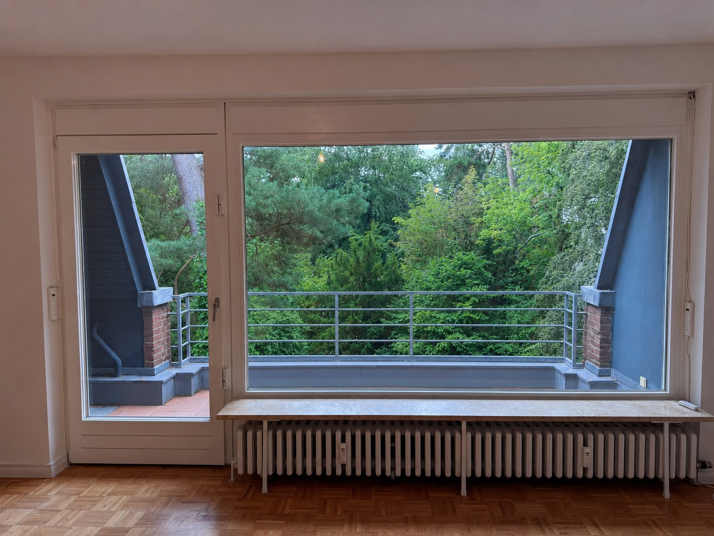 Durchgehende Fensterfront