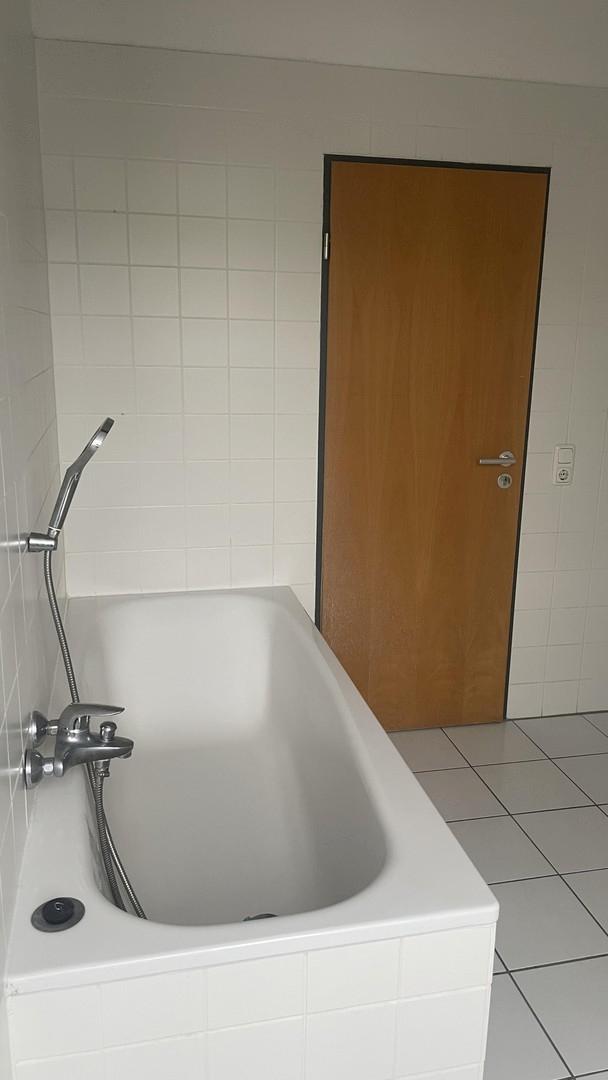 Bad mit Wanne