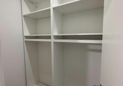 begehbarer Kleiderschrank