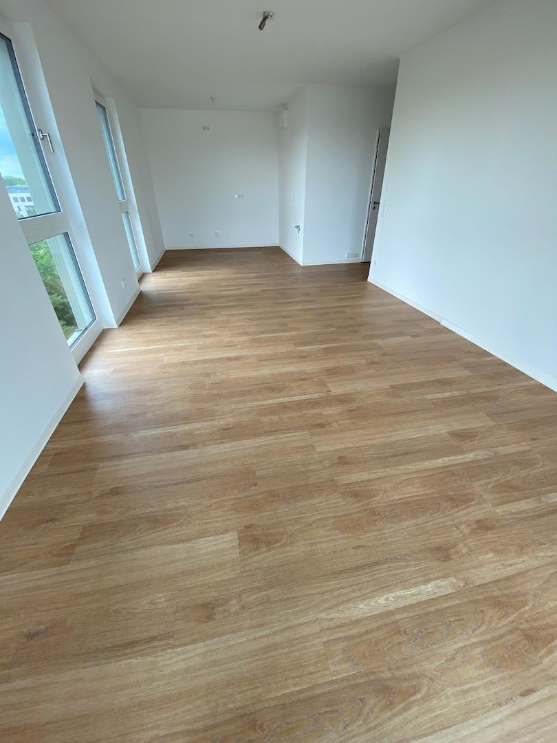Wohnzimmer mit offenem Küchenbereich - Raum 1