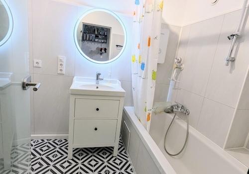 Bad mit Badewanne