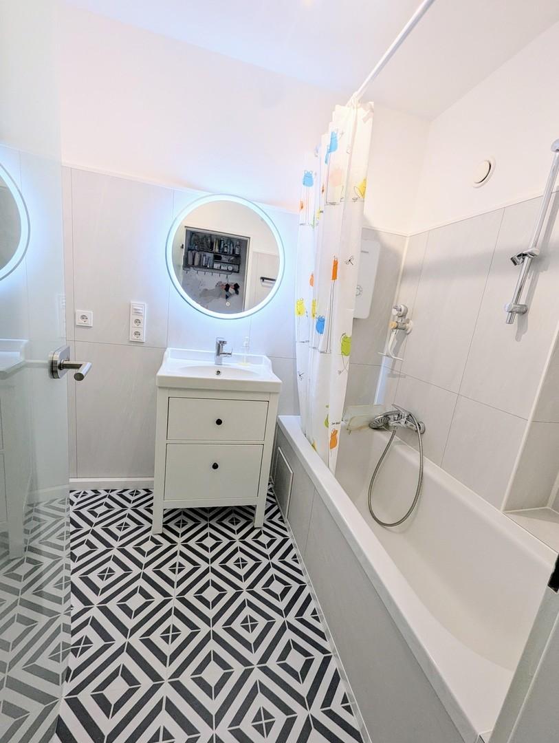 Bad mit Badewanne