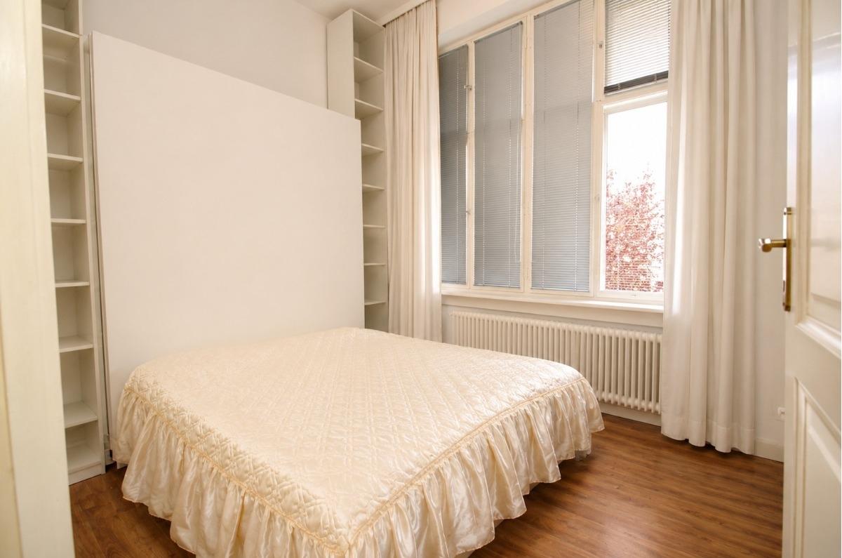Schlafzimmer nach Beräumung, mit KI von Möbel befreit