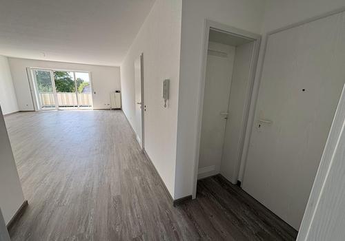 Blicl auf Wohnzimmer/Vorratsra