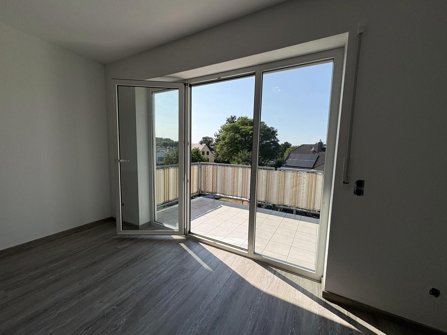 Blick auf Balkon aus Wohnzimme
