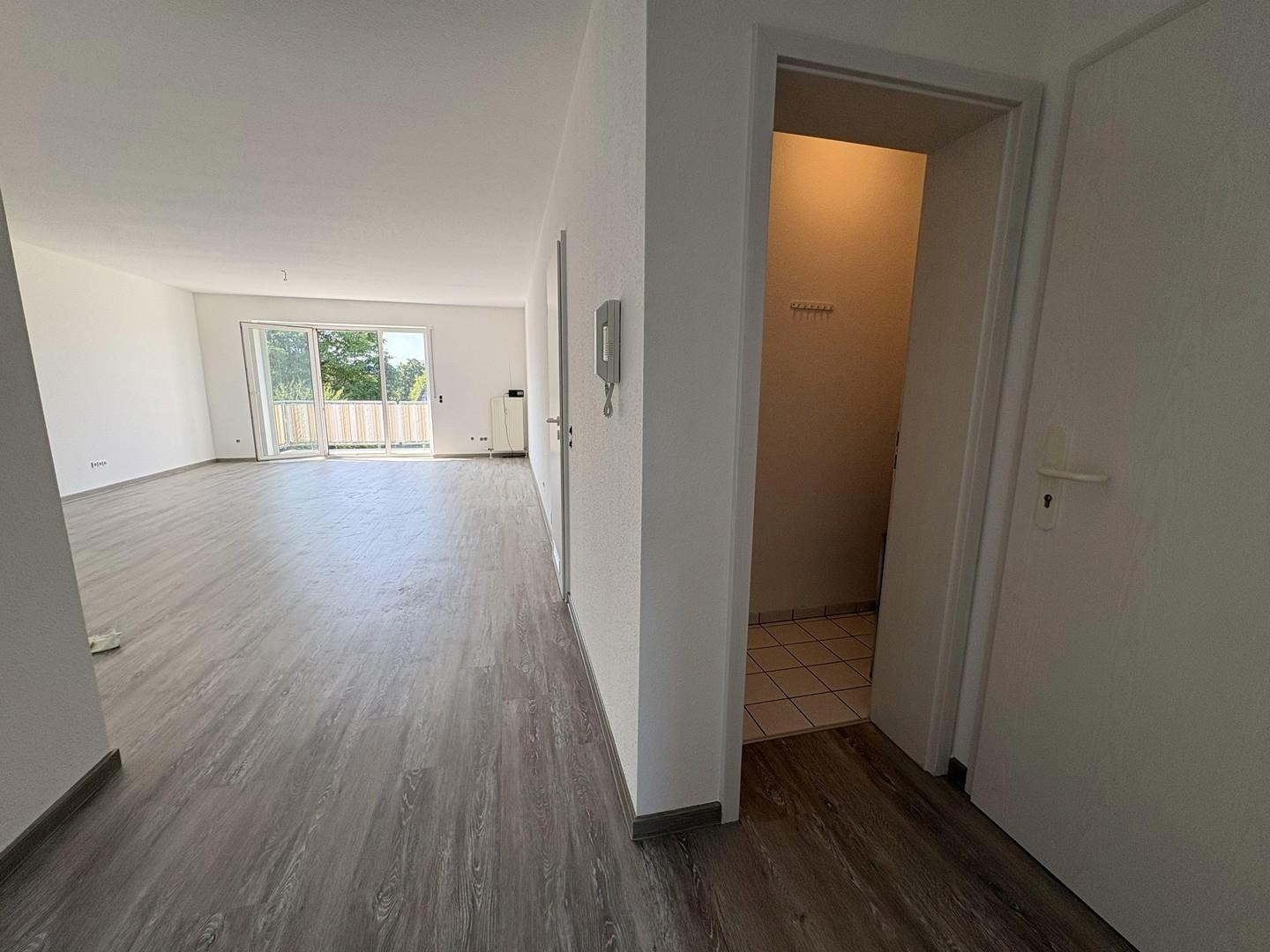 Blick auf Wohnzimmer/Vorratsra