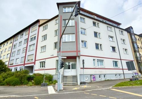 Vorderansicht des Gebäudes