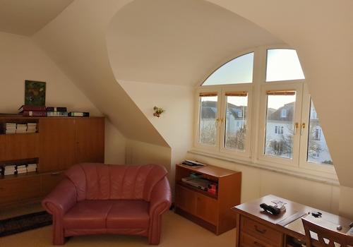 Schlaf- bzw. Arbeitszimmer DG