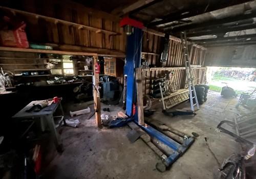 Werkstatt mit Hebebühne