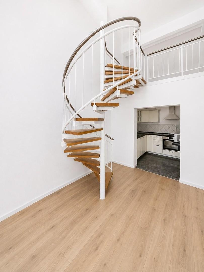 Treppe und Küche