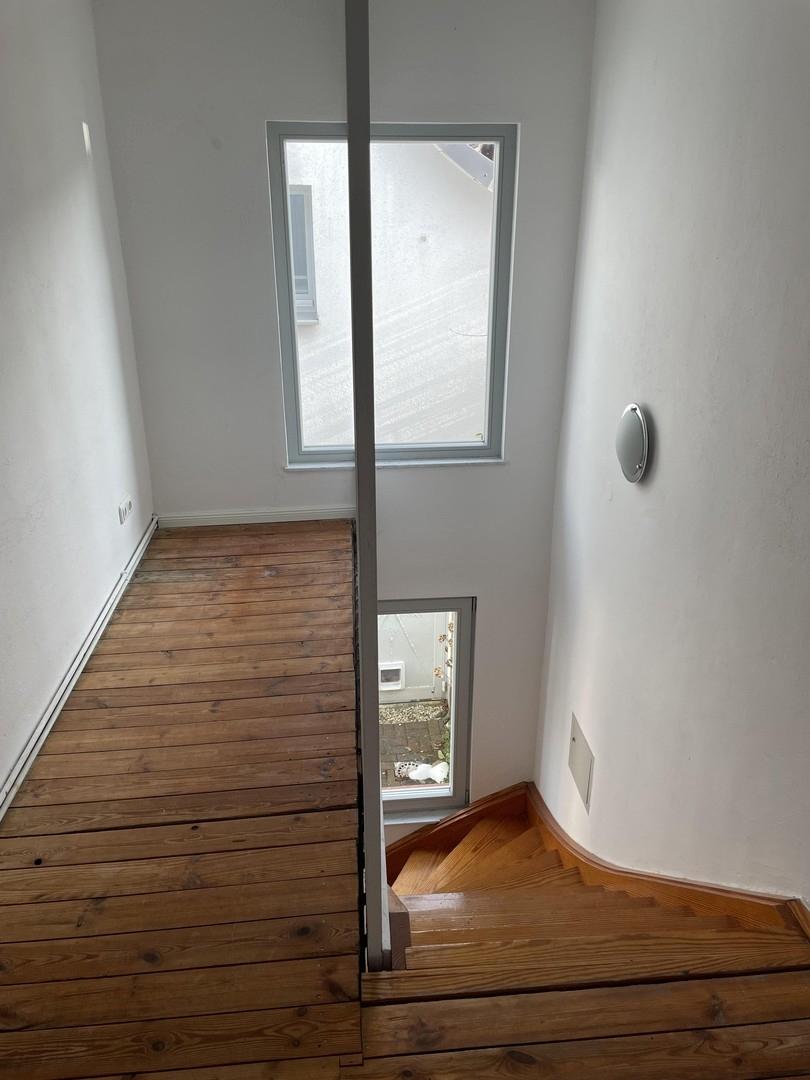 Hinterhaus Flur und Treppe