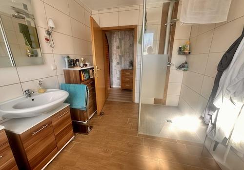 Ebenerdiges Duschbad im EG