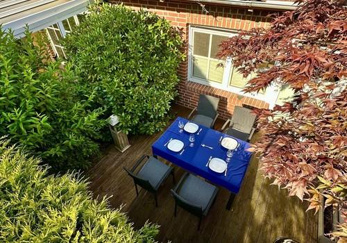 Geschützte Terrasse Küche