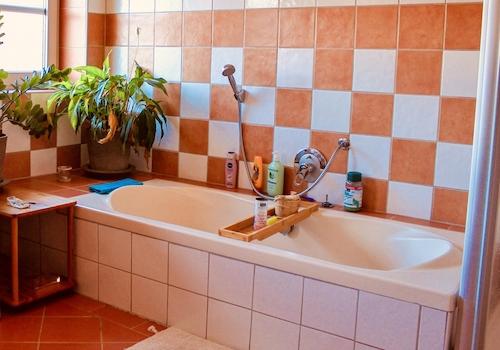 Badewannenbad im OG