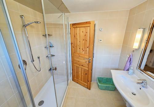 Badezimmer im DG