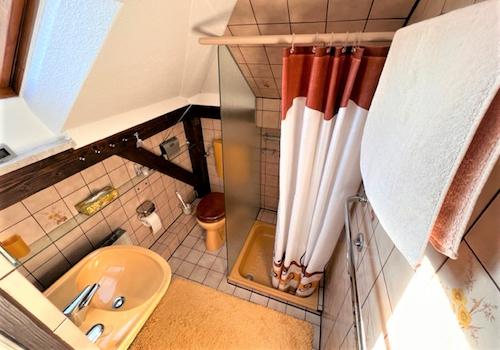 Bad im Dachgeschoss
