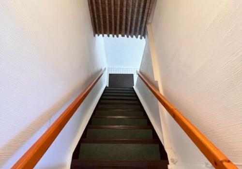 Innen Treppe zum Souterrain