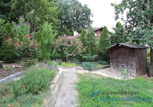 Garten mit Gartenhäuschen.jpg