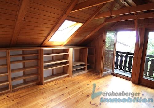 Zimmer mit Balkon.jpg