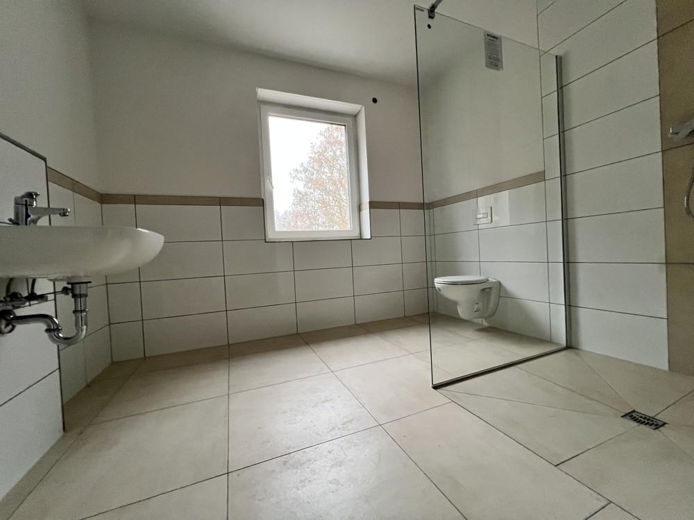 Badezimmer mit Dusche 