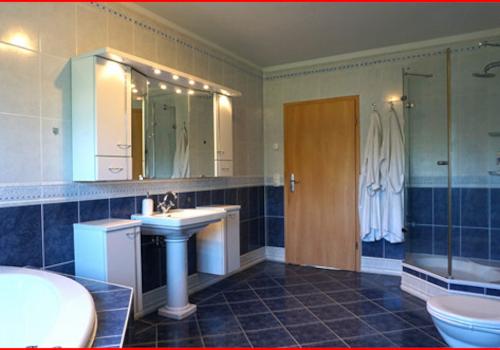 Badezimmer im EG mit Dusche