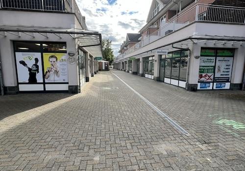 Einkaufspassage vor der Tür