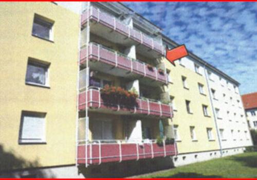 Balkon mit Pfeil