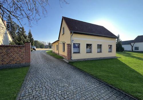 Herrschaftliche Einfahrt zum Haus