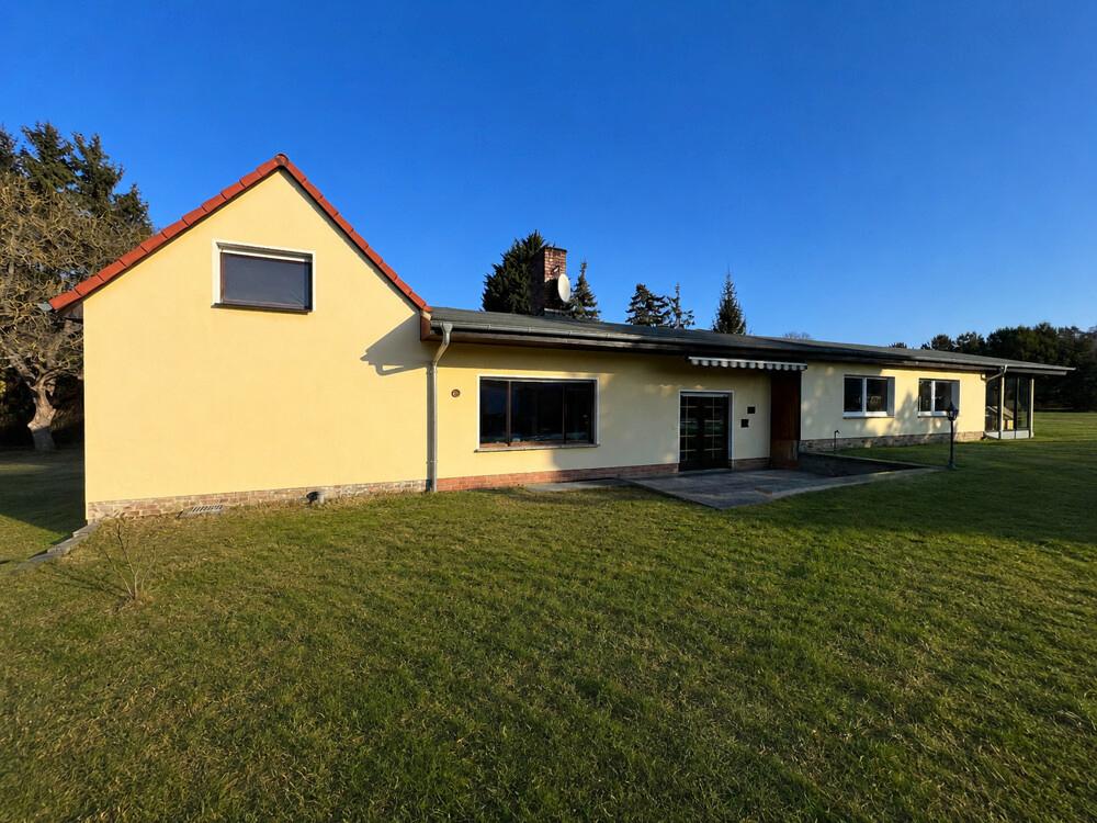 Lichtdurchflutetes Wohnhaus in naturnaher Umgebung