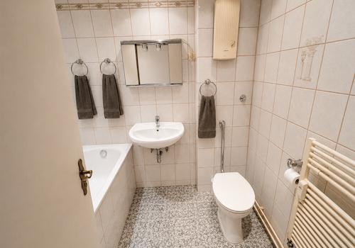 Badezimmer mit Badewanne