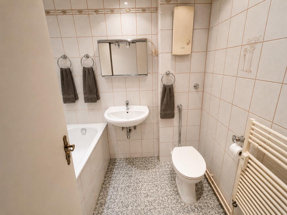 Badezimmer mit Badewanne