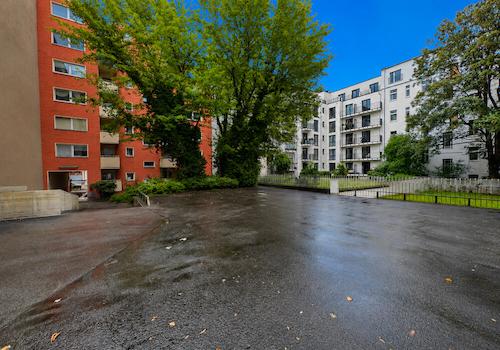 Großzügige Parkfläche