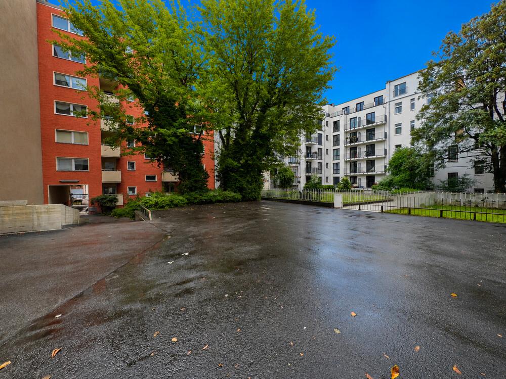 Großzügige Parkfläche