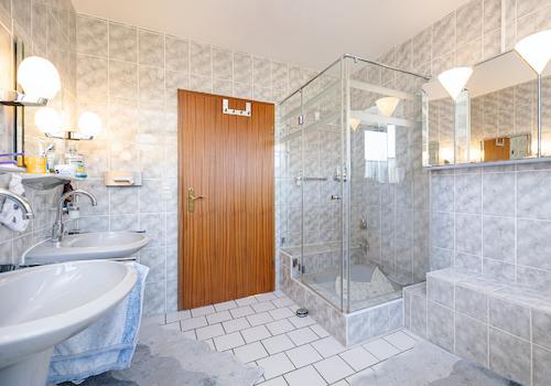 Badezimmer DG