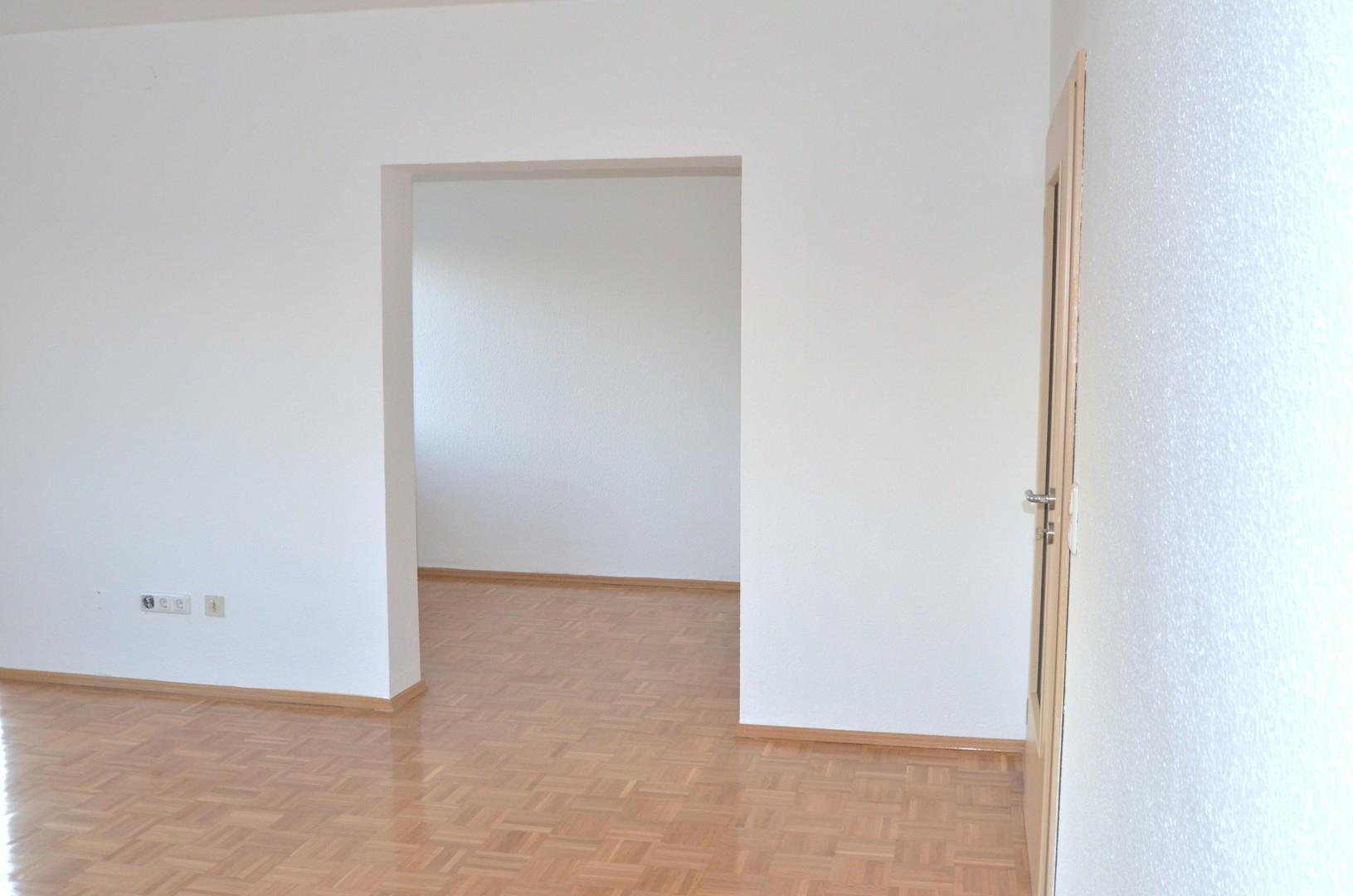 vom Wohnzimmer ins Esszimmer