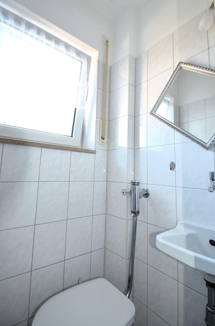 separates WC