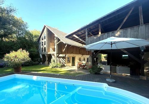 1113 E - Pool