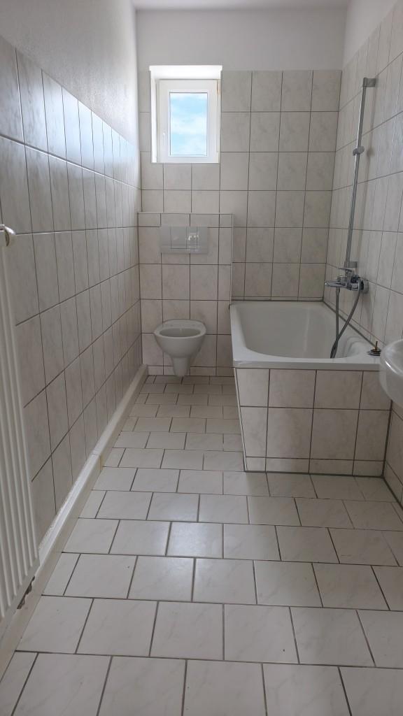 Tageslichtbad mit Badewanne