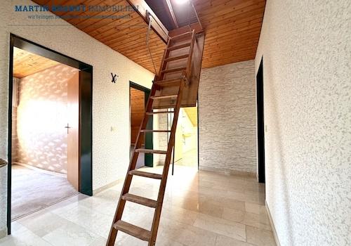 Ausziehtreppe zum Spitzboden