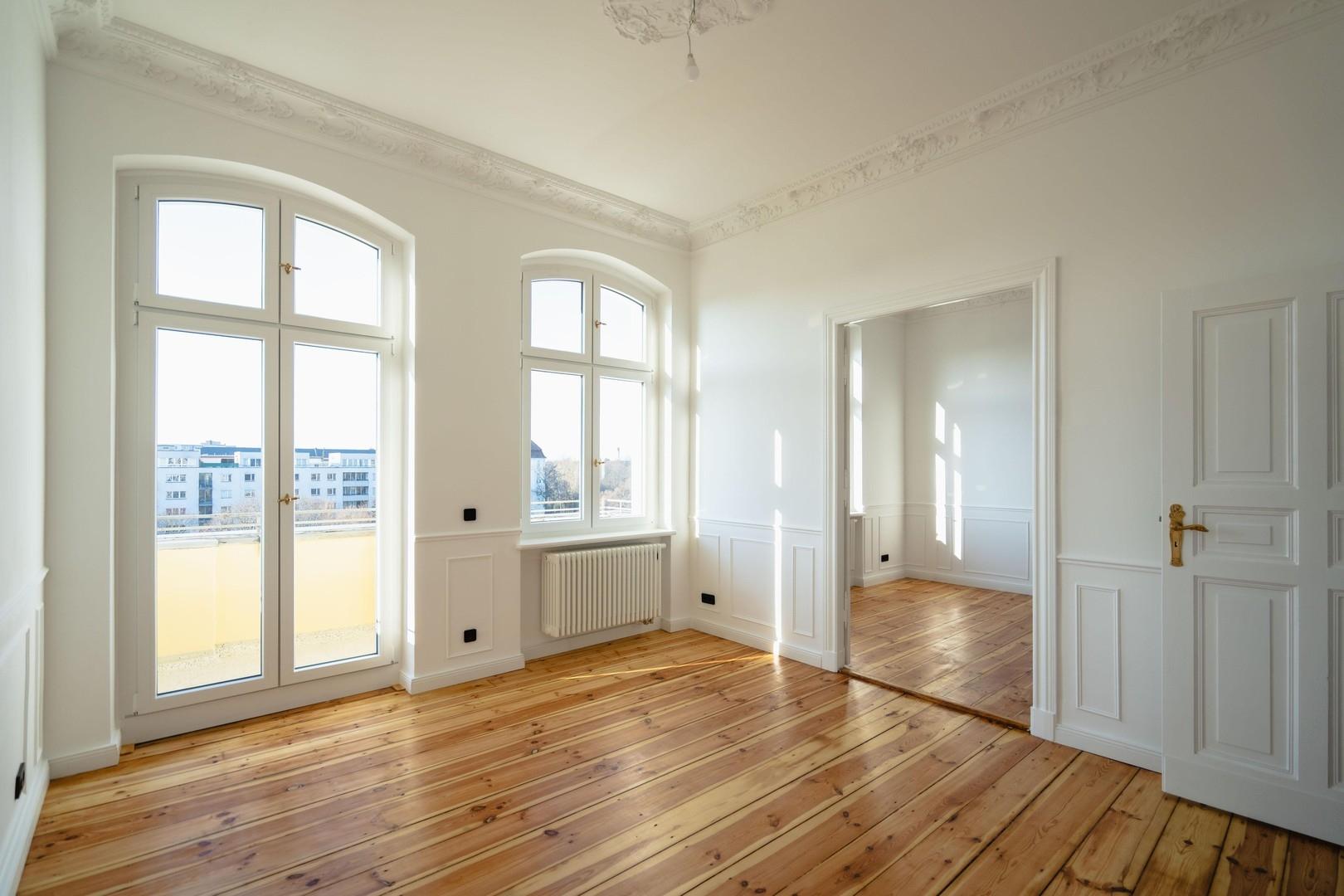 Stuckaltbau mit Balkon