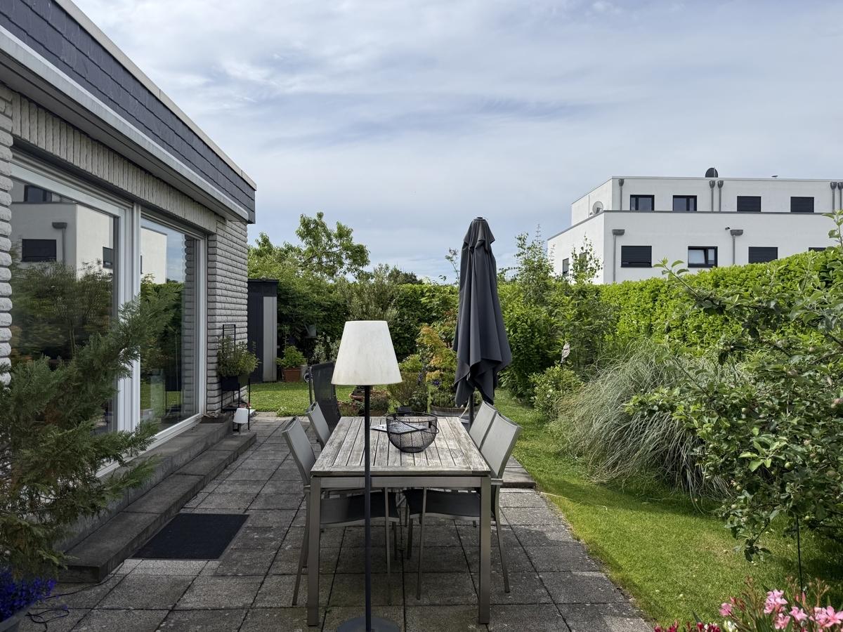 Rückansicht mit Terrasse