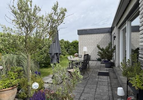 Rückansicht mit Terrasse