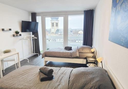Wohnzimmer mit Balkon