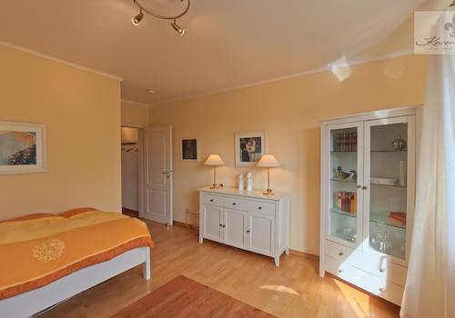 Schlafzimmer (2)
