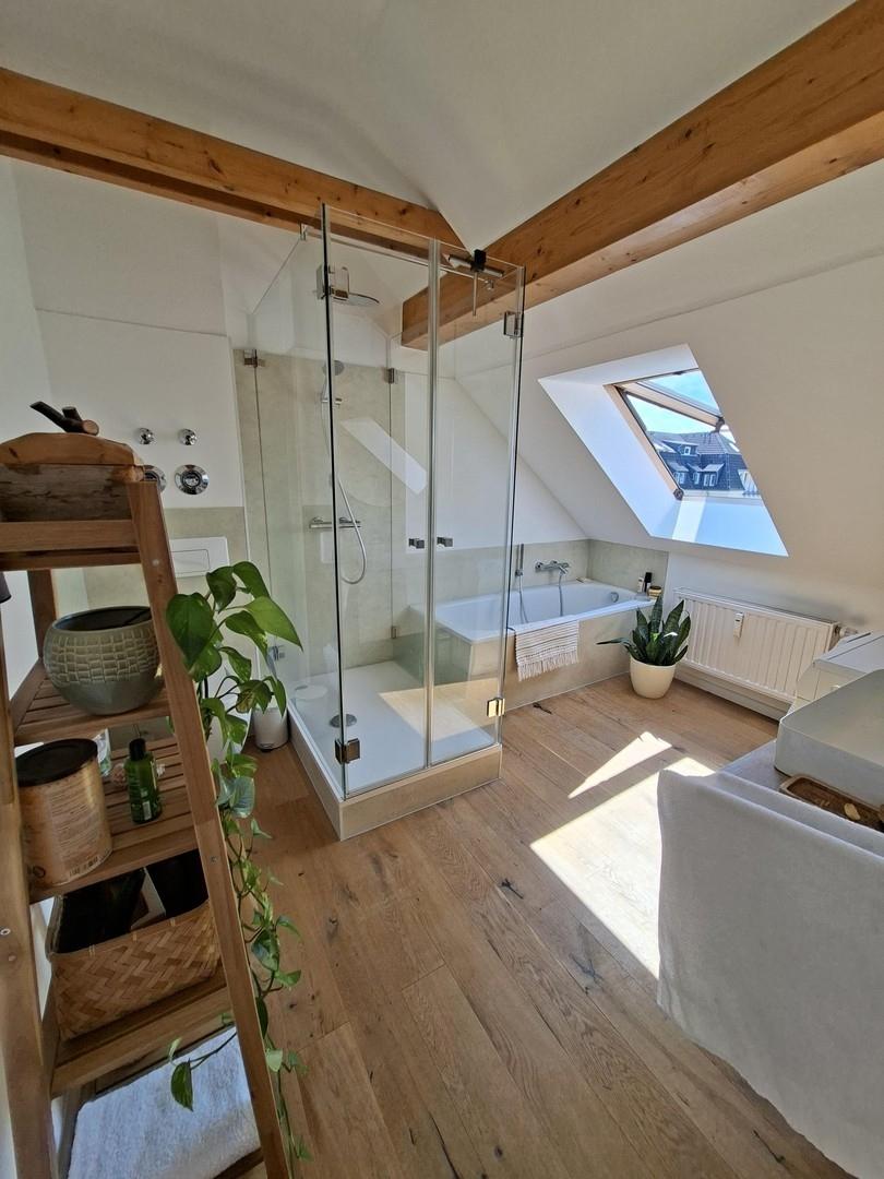 Badezimmer mit Dusche